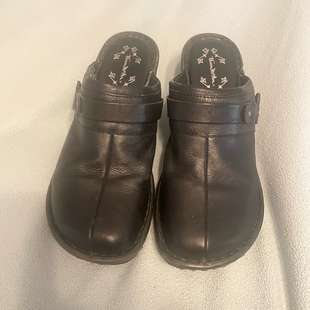 Thom McAn Black leather blend slip on clogs
